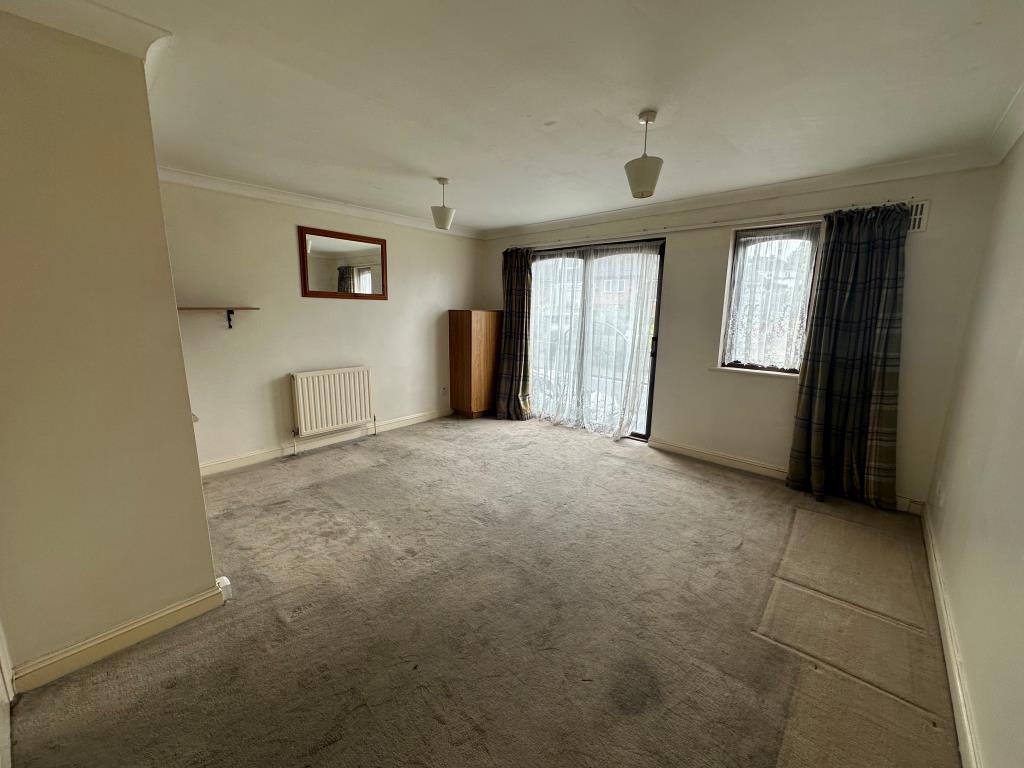 Lot: 119 - VACANT FLAT - Living room/bedroom